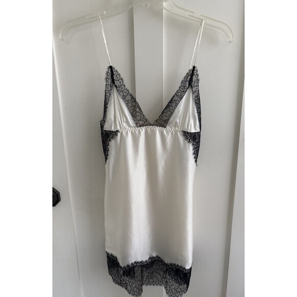 EUC VICTORIAS SECRET ivory Black Sheer Lace 100% Silk Babydoll Chemise Slip Sz S - Picture 1 of 11